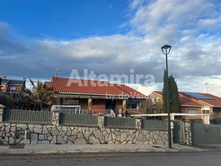 Xalet a Sevilla la Nueva. Fuente empedrada 29
