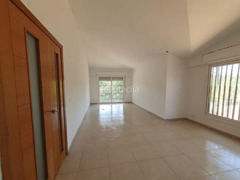 Foto bf5b4835-6561-4a42-ba83-07509188d7c0. Xalet amb aparcament a Sils
