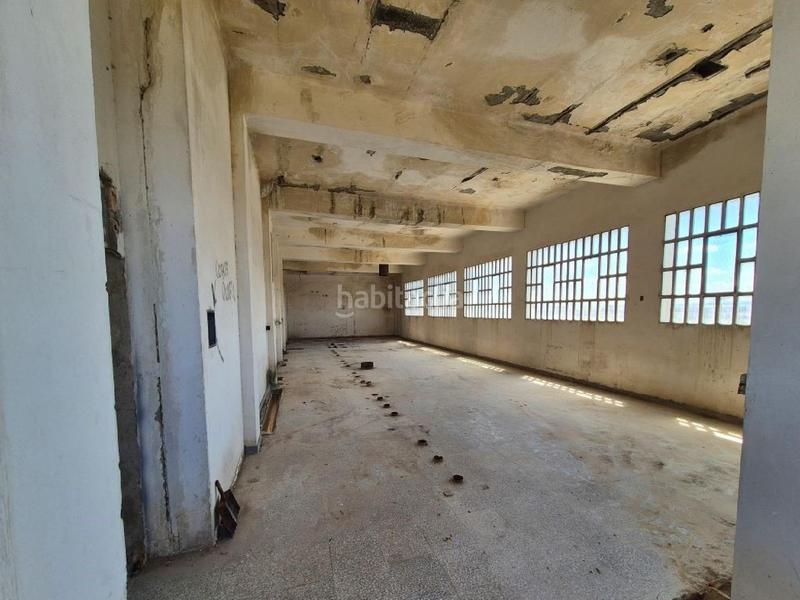 Foto 3f33105e-1c0a-40ef-af0e-9b9aabc2296f. Fabrikhalle in Parque Goya Zaragoza