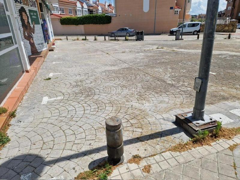 Foto 9ceeb340-d0d8-4479-912e-e93960599655. Parking coche pablo iglesias 3 en Valdepelayo-Montepinos-Arroyo Culebro Leganés