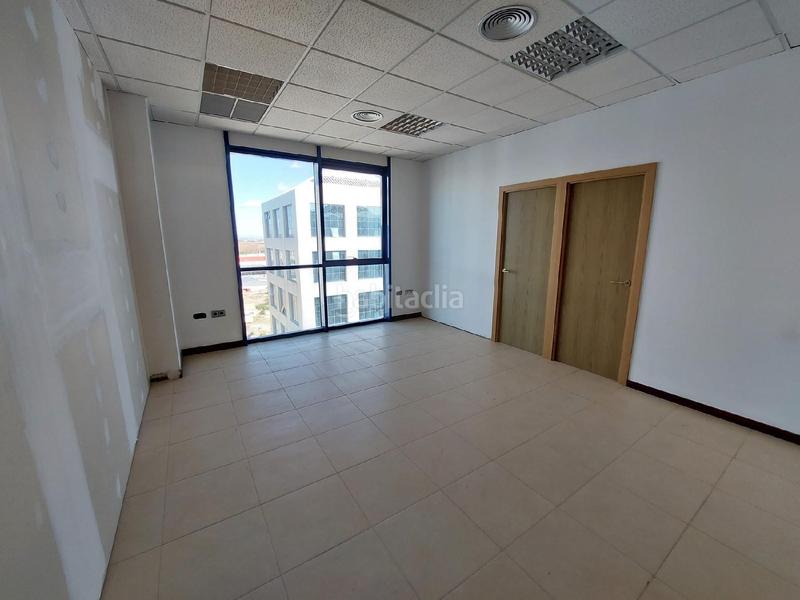 Foto 36e43620-78f6-47ec-9550-cf9b9503e7b2. Oficina amb aparcament a San Jerónimo - La Bachillera Sevilla