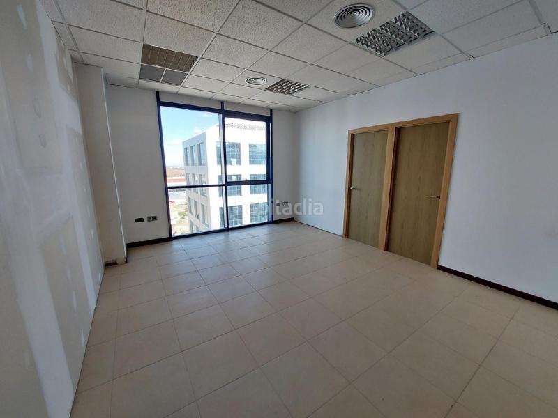 Foto 9698d4bc-4b4d-40d0-9b52-222805f205a9. Oficina amb aparcament a San Jerónimo - La Bachillera Sevilla