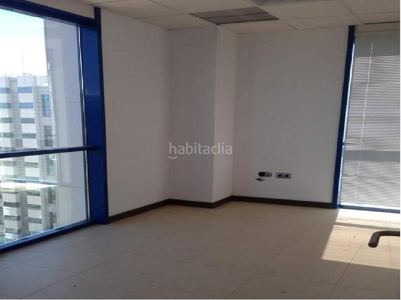 Foto e7e35a72-5091-482d-af22-3628b882e547. Oficina amb aparcament a San Jerónimo - La Bachillera Sevilla