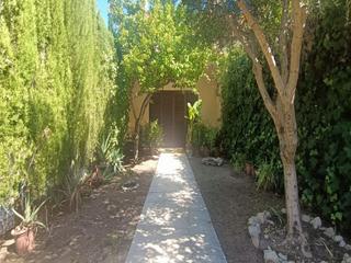 Casa aparellada a Riells. Els brancs