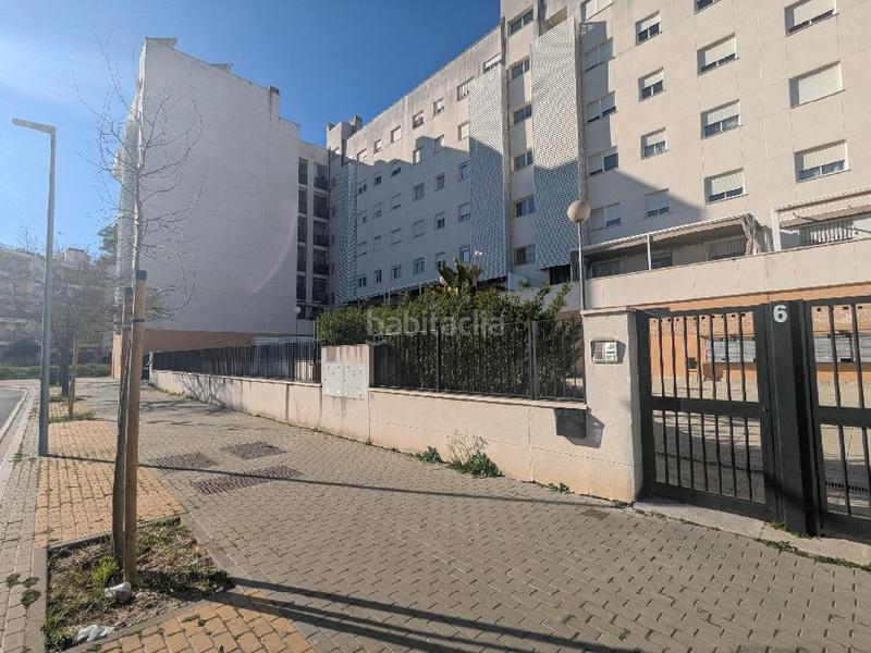Foto c34ad1ca-4ea2-43b2-9150-27435f8078f3. Parking coche cl hispano aviacion 6 en Los Remedios Sevilla