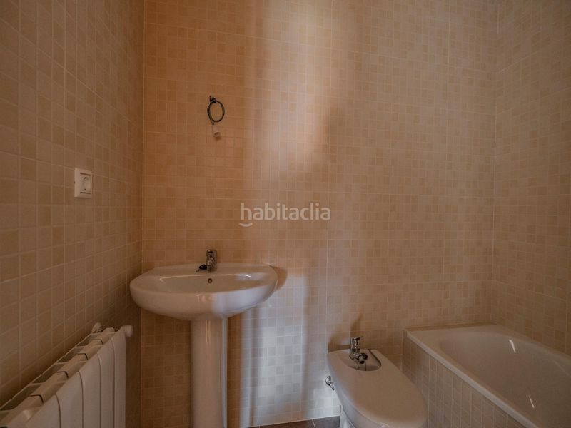 Foto a25a7178-6f34-4d23-b66f-2e52950772a2. Pis amb aparcament a Sónsoles Ávila
