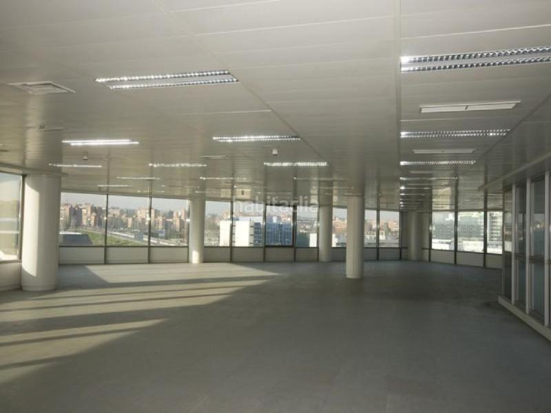 Foto 189b8704-44d8-4981-840b-5d3d65aa0843. Oficina cl trespaderne 10 en Aeropuerto Madrid