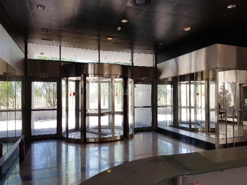 Foto 2151ef4d-97d0-442d-adb1-5b38a16026e8. Oficina cl trespaderne 10 en Aeropuerto Madrid