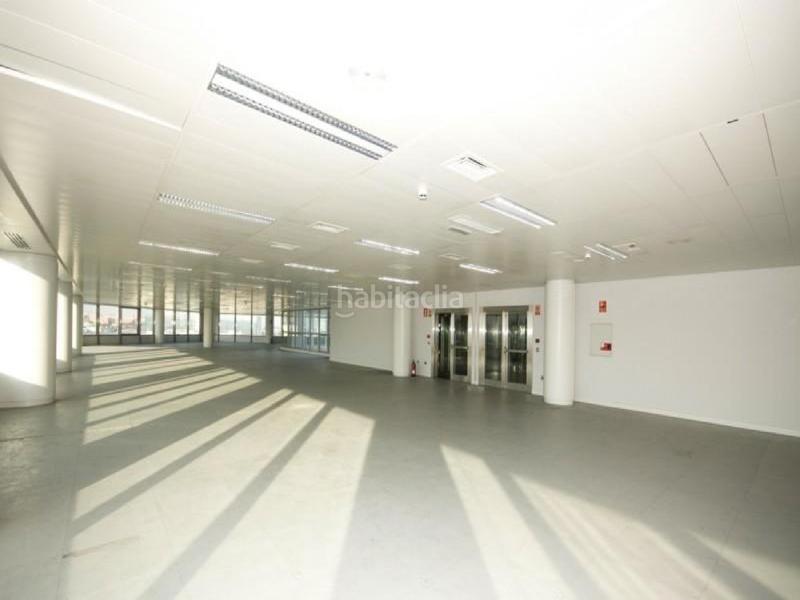 Foto 2b8106aa-3b4f-4597-be83-9a8098b41fda. Oficina cl trespaderne 10 en Aeropuerto Madrid
