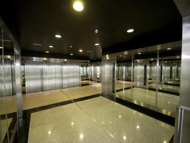 Foto 38a7bbe0-a791-4493-9f19-f10d68a8dd9e. Oficina cl trespaderne 10 en Aeropuerto Madrid