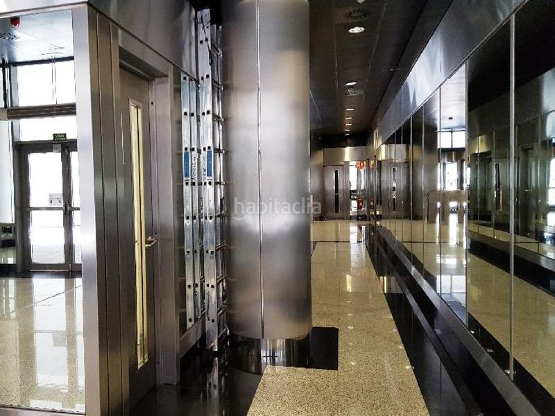 Foto d6720a52-8c15-4446-8b96-f3e36de1b5f2. Oficina cl trespaderne 10 en Aeropuerto Madrid