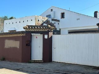 Chalet in Las Lagunas - Campano. Lago bañolas del 3