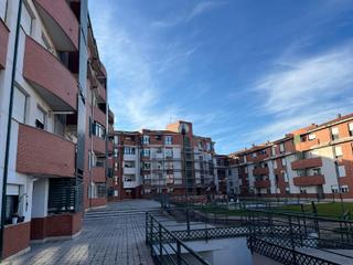 Piso en Trobajo del camino. Constitucion