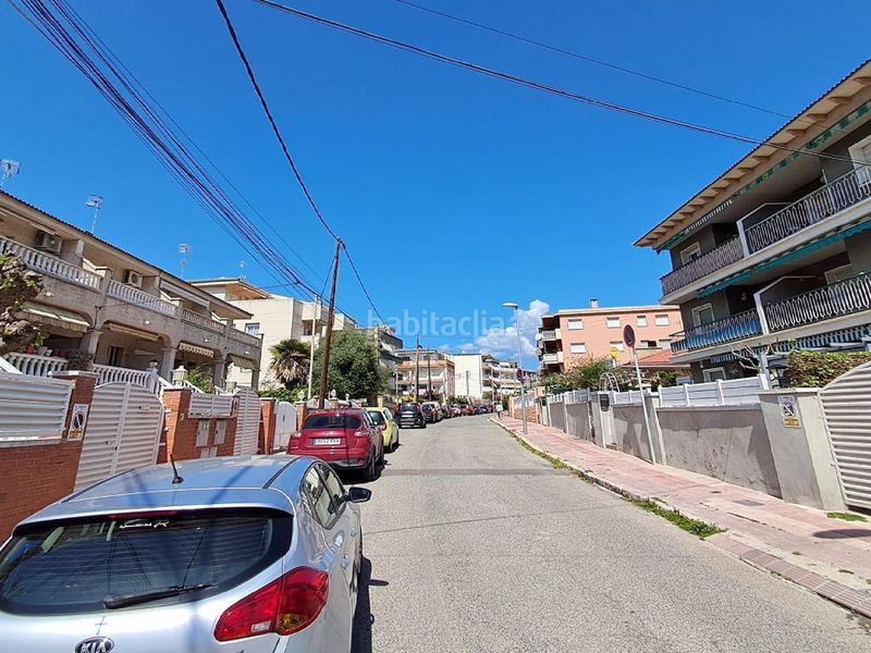 Foto 123a6df3-9321-49fb-b669-efe3d238a326. Casa aparellada amb aparcament a Cunit residencial Cunit