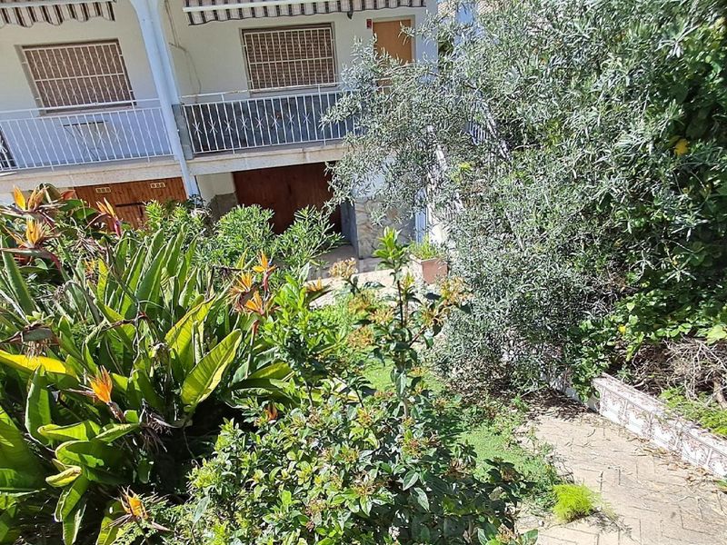 Foto 5a4718b4-d6a2-4ad0-a10a-95e55909acbb. Casa aparellada amb aparcament a Cunit residencial Cunit