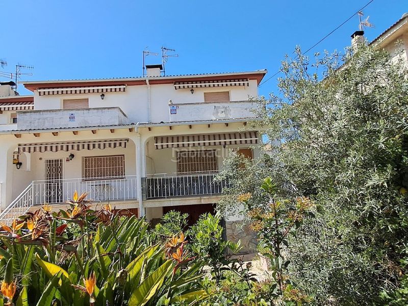 Foto adddeedb-d8ab-4055-8fde-1d30c110070e. Casa aparellada amb aparcament a Cunit residencial Cunit
