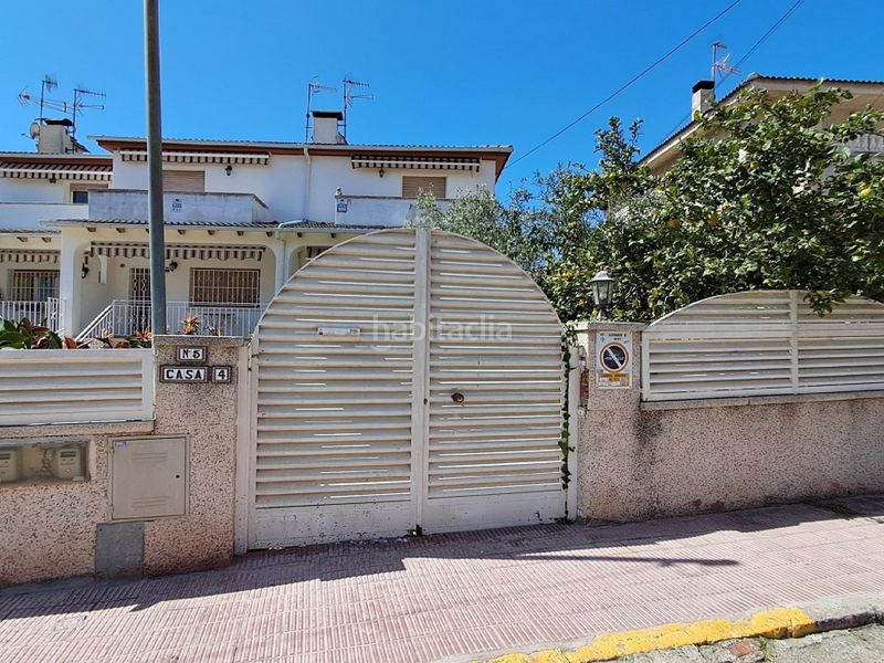 Foto af858c96-f6e9-48e5-9d2a-1bbab001529d. Casa aparellada amb aparcament a Cunit residencial Cunit
