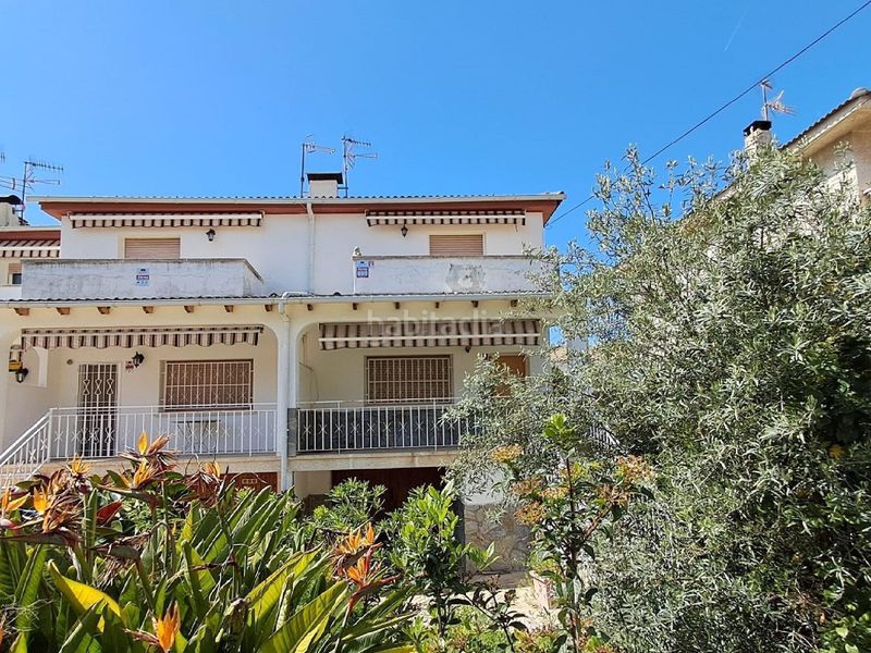 Foto f913f3b8-2d51-43e2-b206-8364efd1ff4c. Casa aparellada amb aparcament a Cunit residencial Cunit