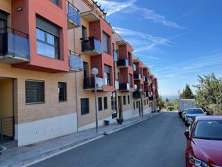 Parking voiture à Almoster. Edificio de almoster