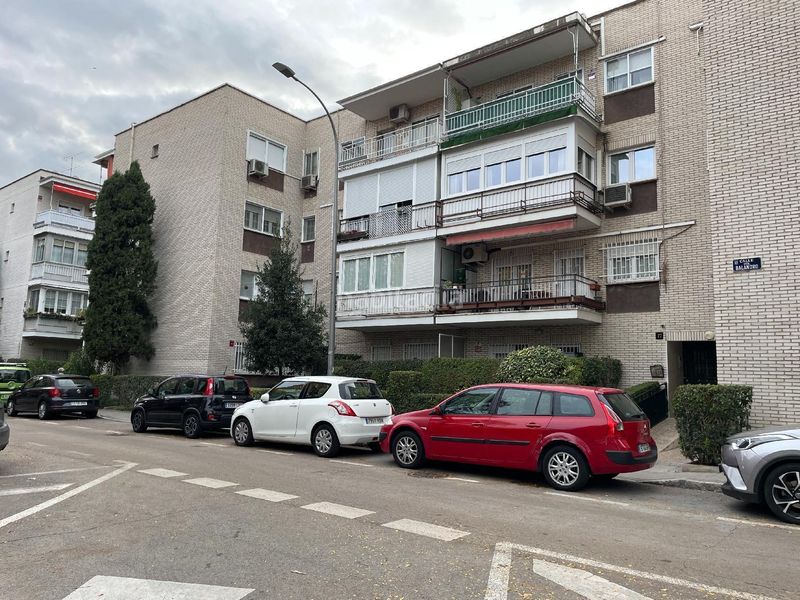 Foto cff2f953-a742-4780-9b8b-41cf66bb128c. Pis a Alameda de Osuna Madrid