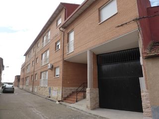 Parking voiture à Santa Olalla. Promo clavel