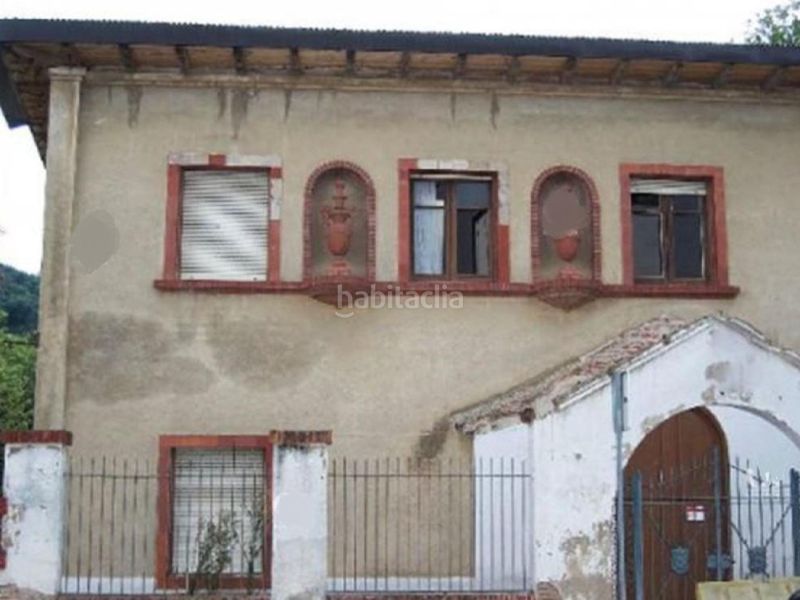 Foto e15ac829-5f85-4417-98ca-d663e759f8e0. Edificio mossen anton serres 9 en Arbúcies