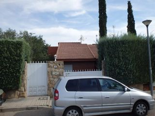Casa aparellada a Valdeolmos - Alalpardo. Cl aries 3