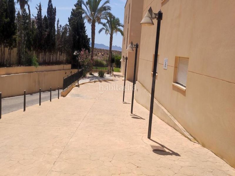 Foto 40bb7e82-5e22-4b42-a2c0-8d118017e327. Pis amb aparcament piscina a Retamar Almería