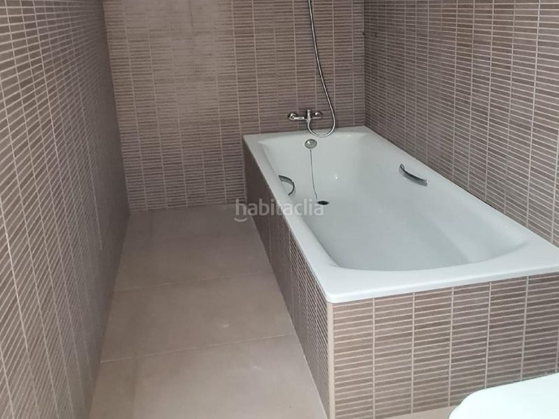Foto 3bd5354a-2e95-41fb-9329-61fbc851a3cc. Xalet amb aparcament piscina a Ampolla (L´)