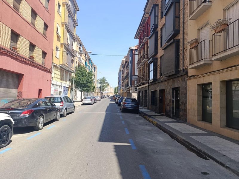 Foto 9ed1a2cc-7f66-42fd-9fe4-ca58e14ac5b5. Pis a Maria Auxiliadora Huesca