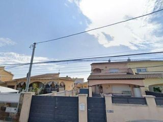 Xalet a Santa Oliva. Santa joana 13