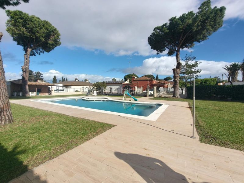 Foto 55fc7aa8-46ae-44d1-8ba3-628fe7720c81. Chalet con parcheggio piscina in Los Franceses - La Vega Chiclana de la Frontera