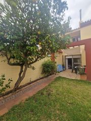 Semi detached house in Las Canteras. Adosado con encanto en el almendral
