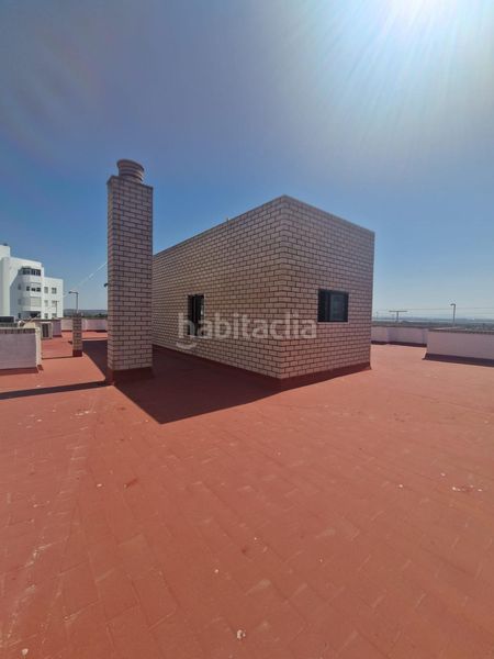 Foto 0a79c4e0-e5b2-46fa-866e-405ca2fc7477. Pis amb aparcament a Valdelagrana Puerto de Santa María (El)