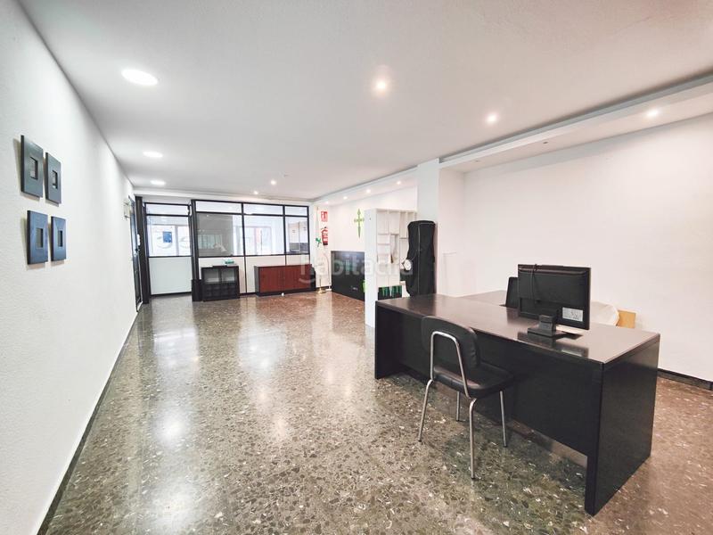 Foto 3a6e6d9a-2c99-4180-96e1-b86c6deb3c94. Local comercial local en venta en calle langreo en Gijón