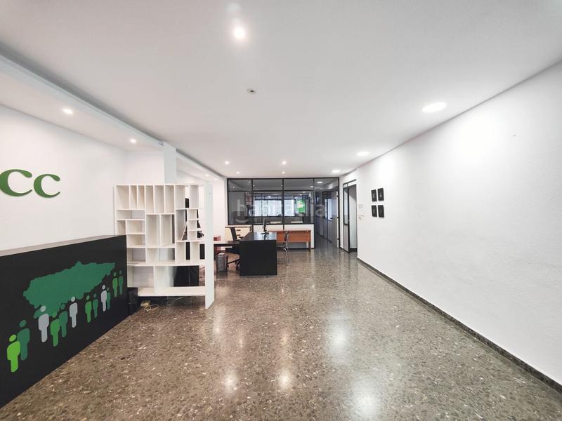 Foto 9b6a3cd2-0403-4987-93ba-b2633ccdf7f7. Local comercial local en venta en calle langreo en Gijón