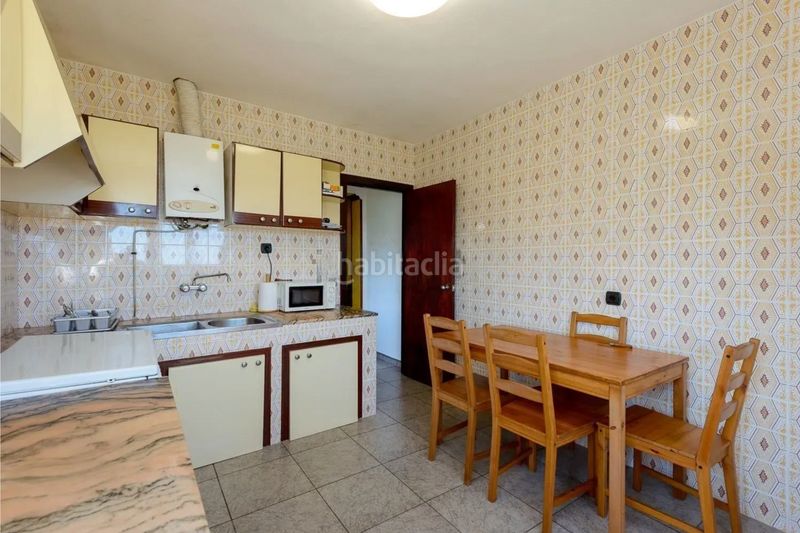 Foto f04c5a5c-6237-4168-9b29-6057e149a59a. Casa amb calefacció a Fano Gijón