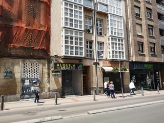 Lloguer Local Comercial a Francia 15. Local en alquiler en centro.