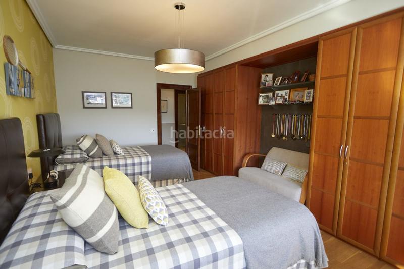 Foto 58d2de9b-d248-4e03-83ab-c87a2c224886. Alquiler piso  en alquiler en centro, 4 dormitorios. en Vitoria - Gasteiz
