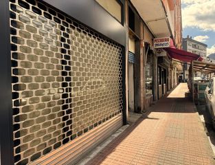 Lloguer Local Comercial a Calle trabajadores de authi 3. Local comercial recién reformado en el centro de los corrales de