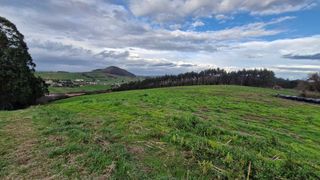Fondo rustico in Sector sierra cumbreo 612. Finca de 28.685 m2 en oruña de piélagos con vistas a la costa y
