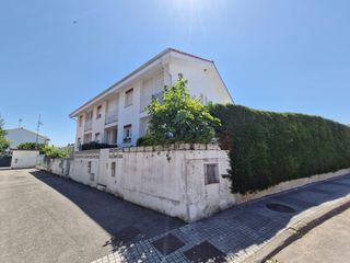 Rent Chalet  Barrio las casucas 63. Casa adosada en alquiler en requejada, polanco