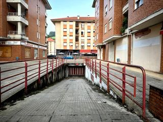 Autoparkplatz  Los corrales de buelna - aragon 2. Garaje para dos coches en el centro de los corrales de buelna