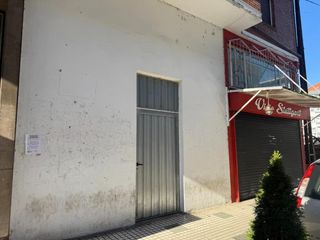 Business premise in Los corrales de buelna - canteros de buelna 3. Local comercial de 33 m2 en el centro de los corrales de buelna.