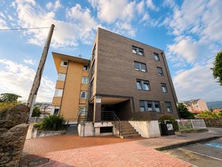 Etagenwohnung in Los corrales de buelna - calle lasalle 3. Piso de tres dormitorios con garaje y trastero en los corrales d