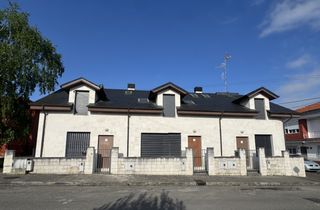 Casa adossada a Tanos - Barrio TANOS