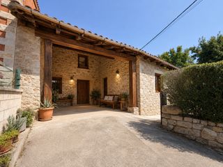 Maison jumelée à Corrales de Buelna (Los). Casa montañesa con jardín en los corrales de buelna cantabria