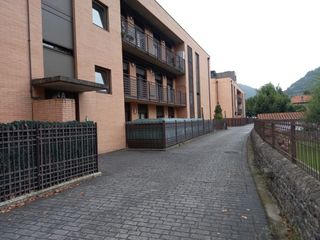 Affitto Appartamento  Los corrales de buelna - calle jose m quijano. Bajo exclusivo con jardín privado y luz de tarde confort, eficie