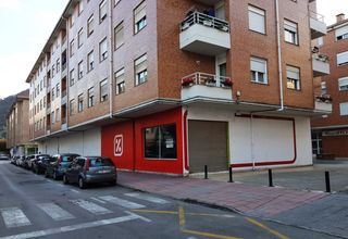 Lloguer Local Comercial  Los corrales de buelna - avenida españa. Local de 500 m acondicionado como supermercado en el centro de l