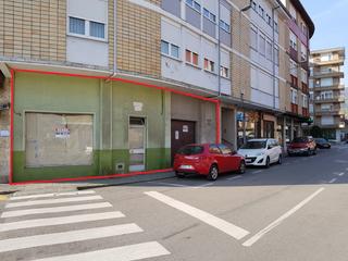 Local commercial à Avenida condesa forjas de buelna 14. Local comercial de 94 m sin acondicinar en los corrales de bueln